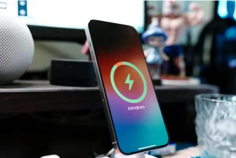 连平苹果15换屏服务分享用什么充电器给iPhone15充电更好 